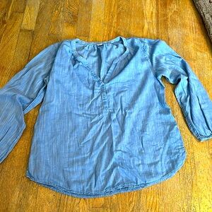 Old Navy chambray denim shirt M